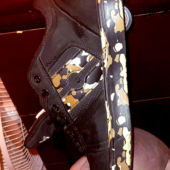 Heeleys  Boys Shoes size 4 youth - Picture 6 of 6